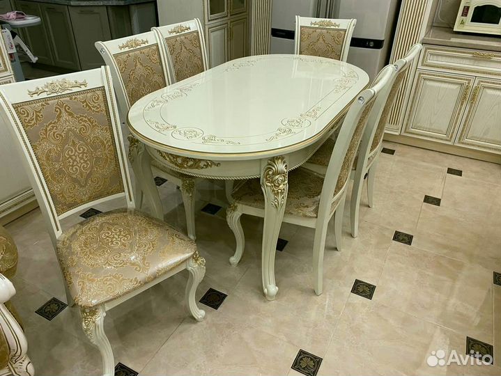 Стол и стулья