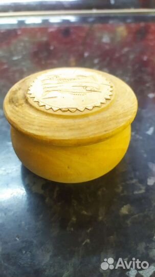 Деревянная шкатулка