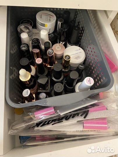 Маникюрный стол