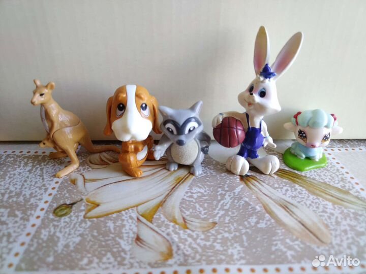 Игрушки из киндера животные, динозавры, мультгерои