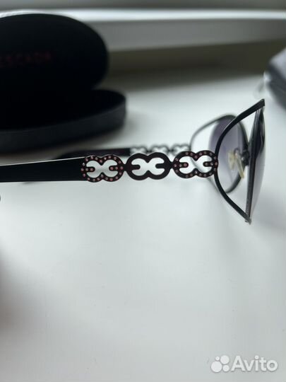 Солнцезащитные очки escada