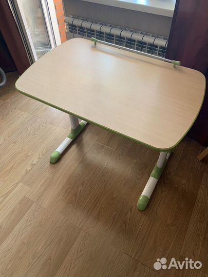 Детский компьютерный стол с регулировкой высоты