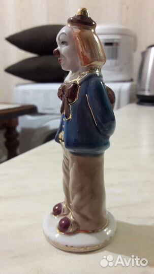 Статуэтка клоуна из фарфора
