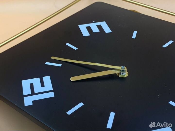 С дефектом 88230 Настенные часы для гостиной