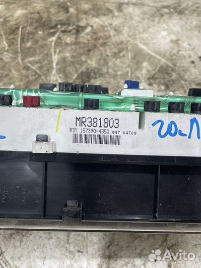 Панель приборов Mitsubishi Galant