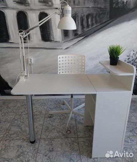 Маникюрный стол складной новый