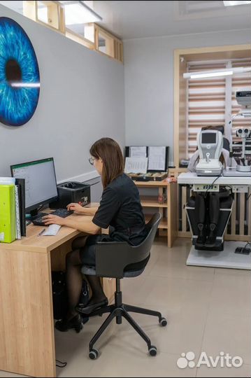 Оптометрист в салон оптики