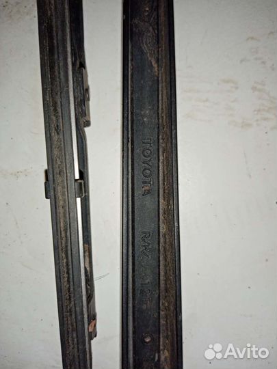 Поводок стеклоочистителя Toyota Ist