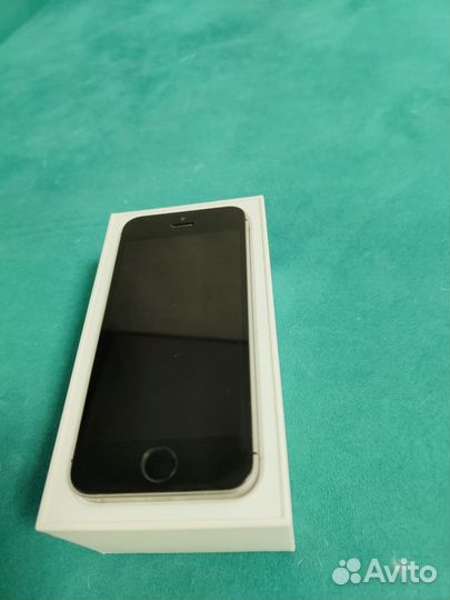 iPhone SE, 32 ГБ