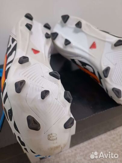 Футбольные бутсы adidas 30р и щитки