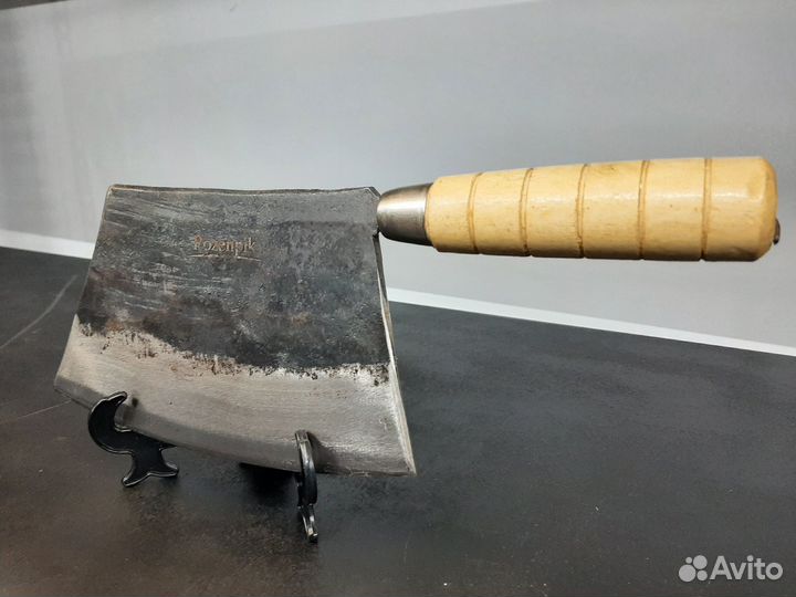 Топор узбекский с деревянной ручкой