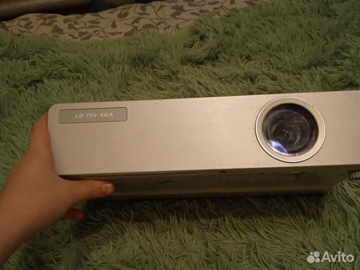 Продам проектор Panasonic, проводов нет, торга нет