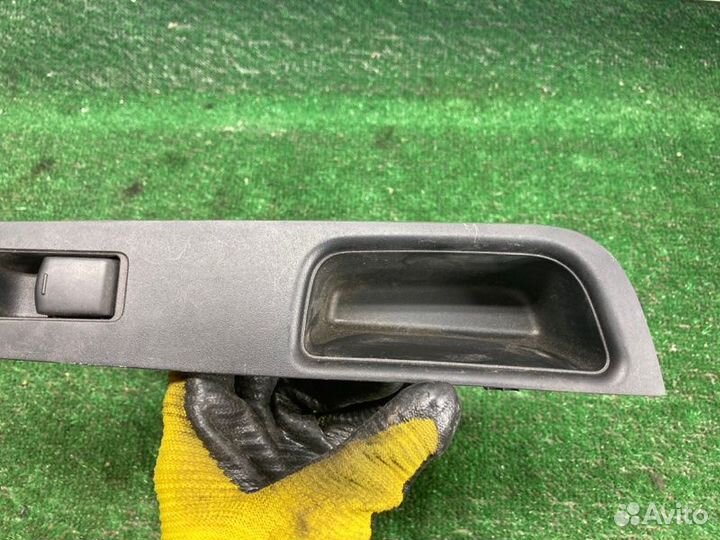 Блок управления стеклоподъемником задний левый