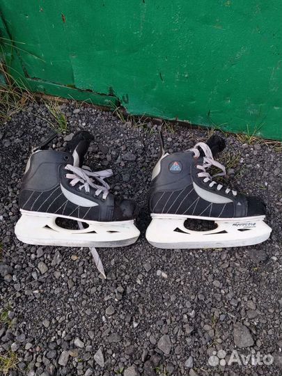 Коньки хоккейные