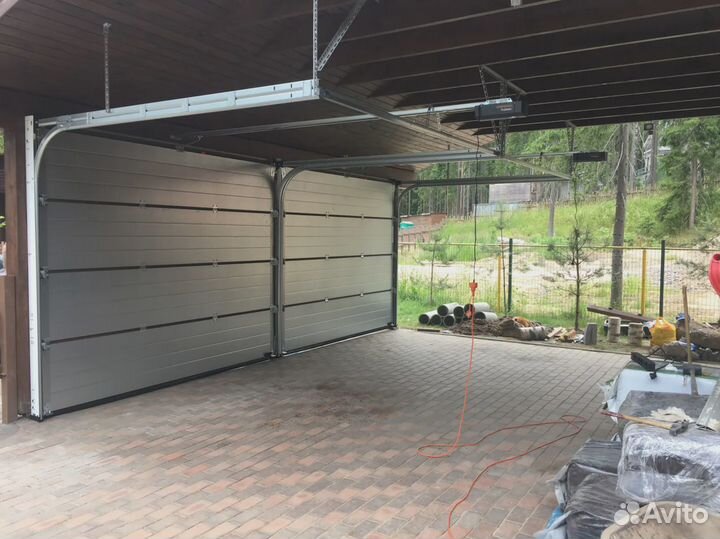 Секционные ворота