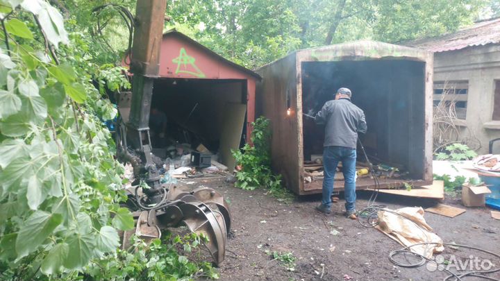 Газорезчик металлолома