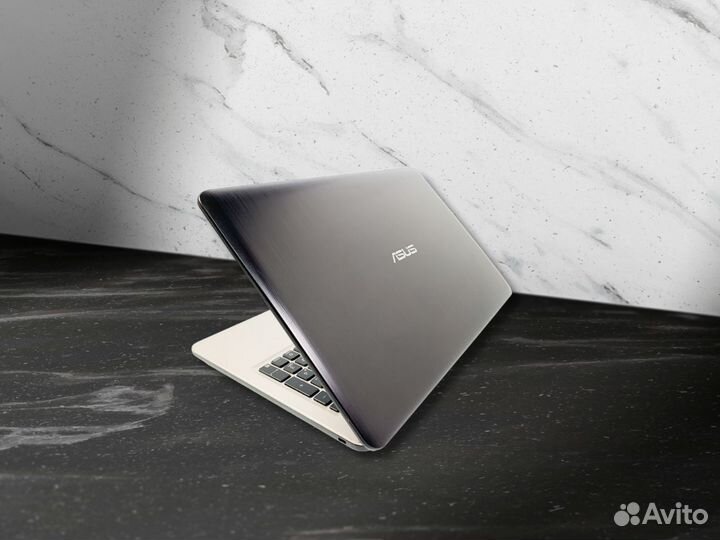 Ноутбук Asus i3/8Gb/SSD240Gb