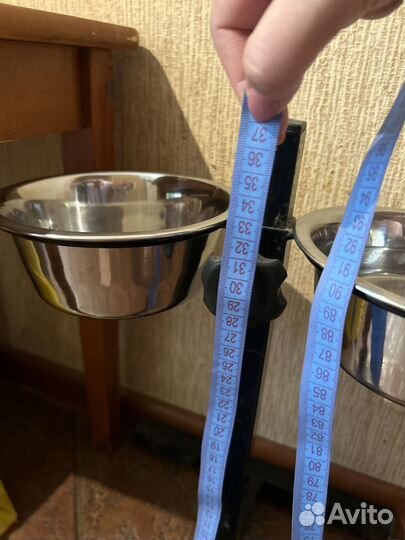 Стойка с мисками для собак