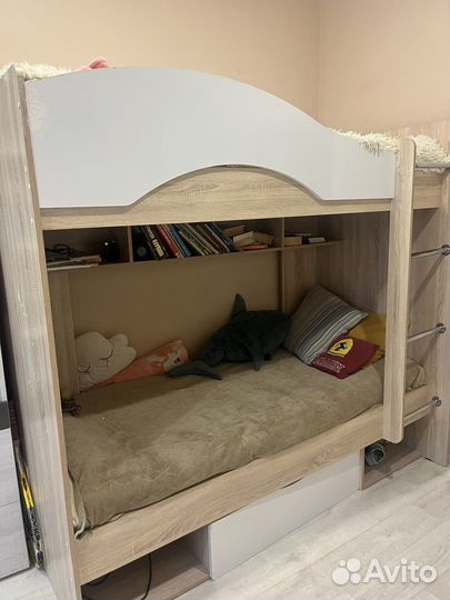 Двухъярусная кровать