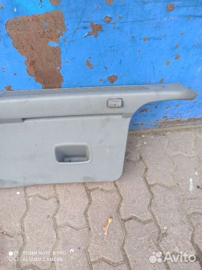 Гольф 4 (хечбек) Обшивка крышки (1J6 867 601E)