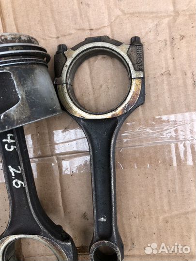Шатуны поршня на AUDi A100 А6 В 45 кузове 2.6лит