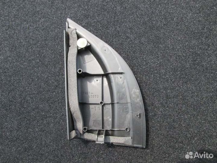 Уголок двери передний правый Toyota Ist NCP65