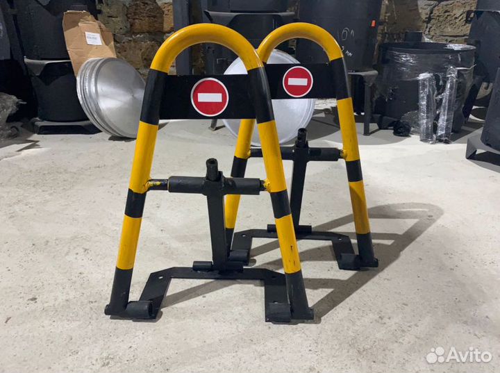 Авто парковочный барьер с замком и 4 анкерами