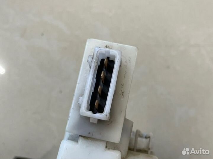 Замок боковой двери передний правый Volkswagen