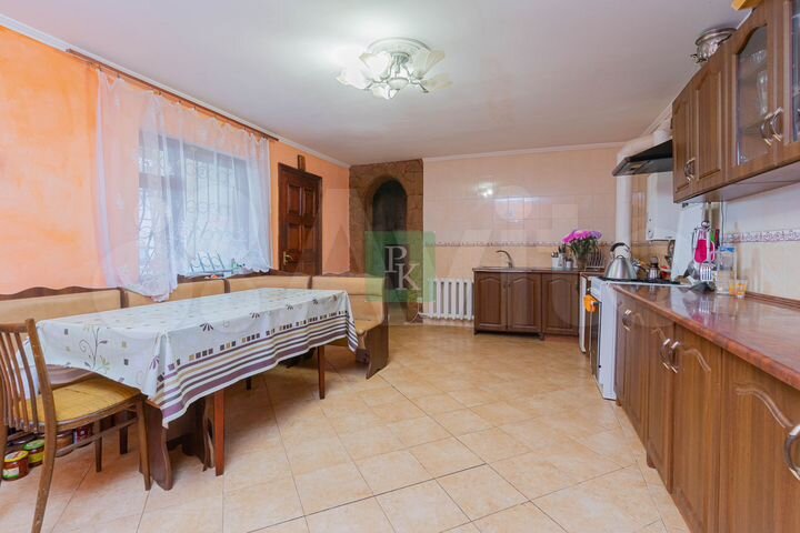 Дом 220 м² на участке 8 сот.