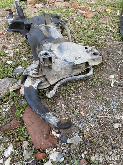 Подрамник Peugeot 206