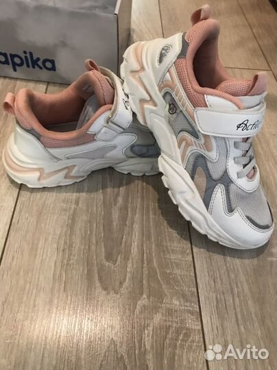 Кроссовки для девочки 35 размер