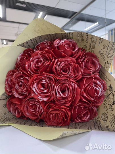 Букет роз из атласной ленты