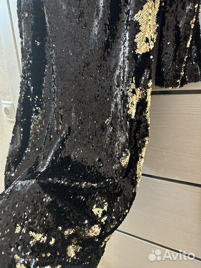 Платье с пайетками фирменное