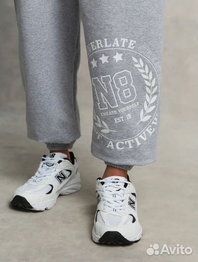 Брюки джоггеры с принтом