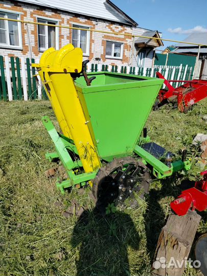 Картофелесажалка для минитрактора