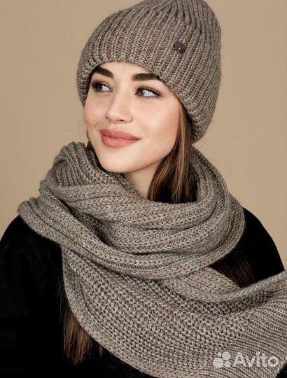Комплект шапка и шарф новый