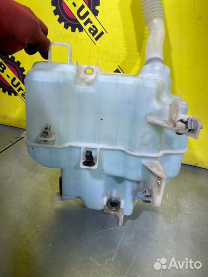 Бачок омывателя лобового стекла Mazda 3 BM 1.6