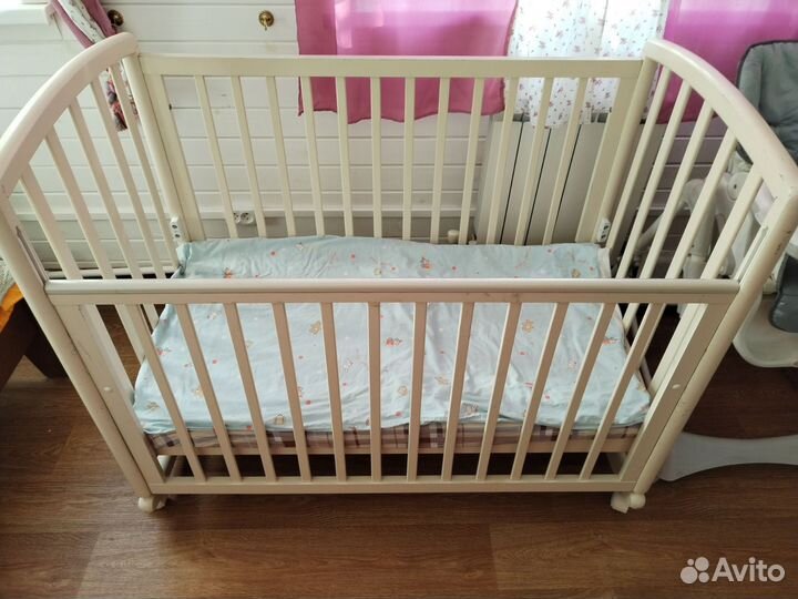 Детская кровать на колесиках
