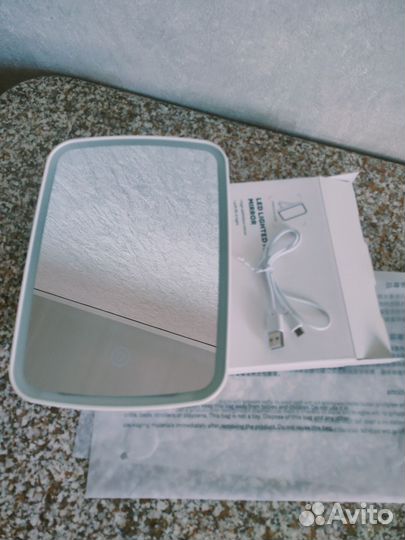 Зеркало с подсветкой настольное