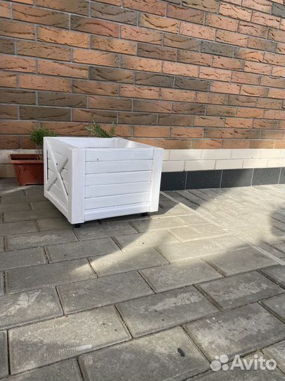 Кашпо. Вазон для растений. Яшик для цветов