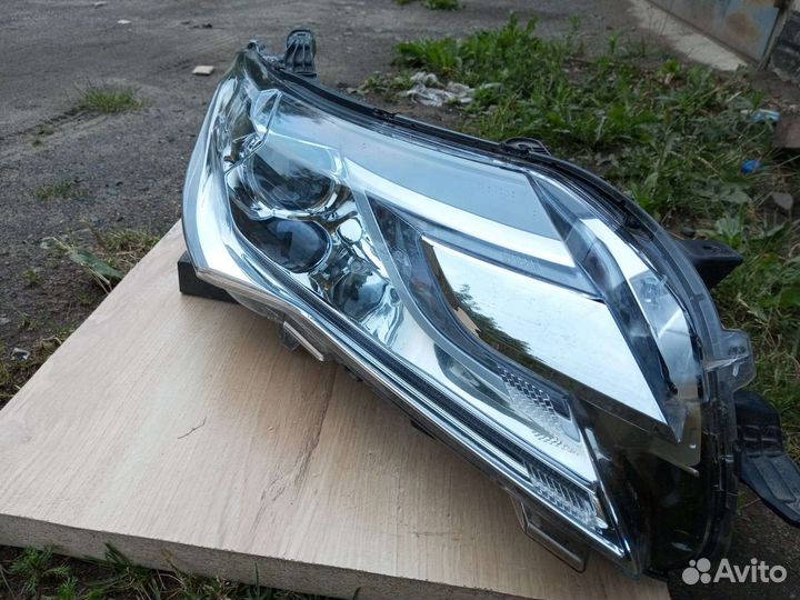 Фара mitsubishi pajero sport