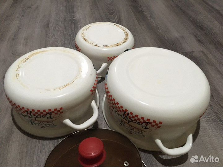 Набор кастрюль эмалированных