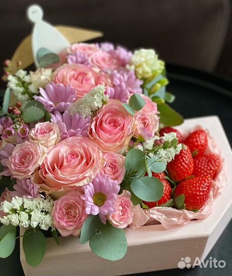 Подарочный деревянный бокс с цветами букет