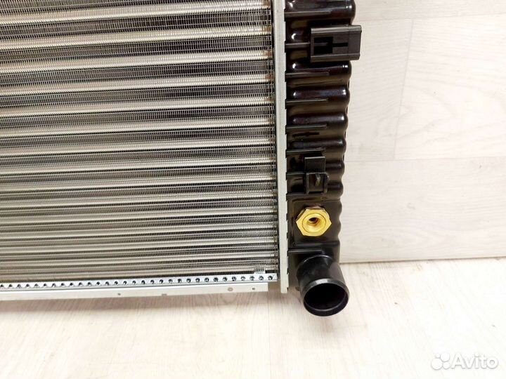Радиатор охлаждения Jeep Liberty/Cherokee KJ/KK