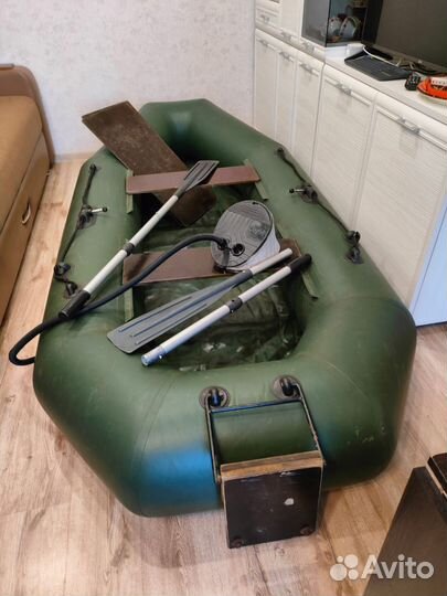 Надувная лодка пвх с транцем, бу,2х местная