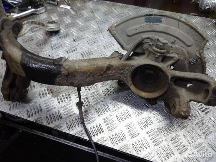 Ступица передняя левая Volkswagen Passat B5 рест