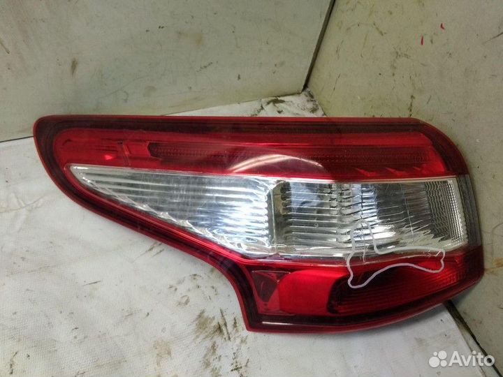 Фонарь задний наружный левый Nissan Qashqai