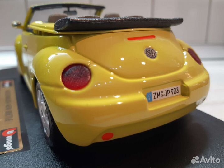 Коллекционная модель Volkswagen New Beetle 1:24