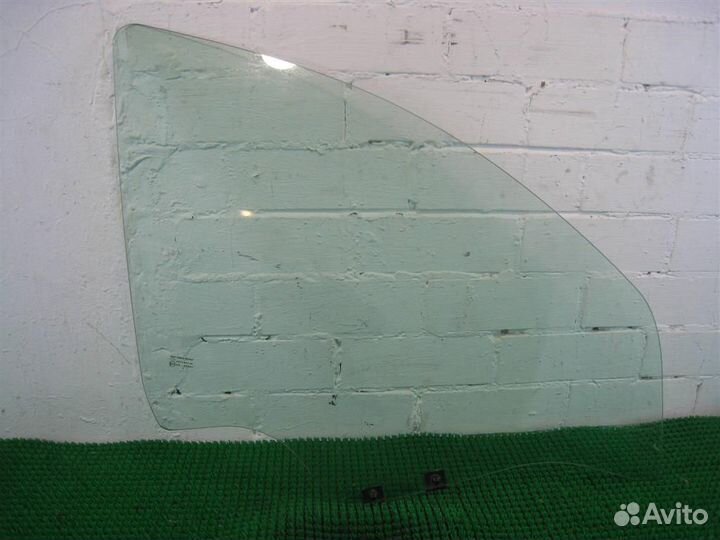 Стекло переднее правое Renault Sandero 1 (BS11) 2