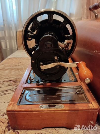 Швейная машина Подольск ручная